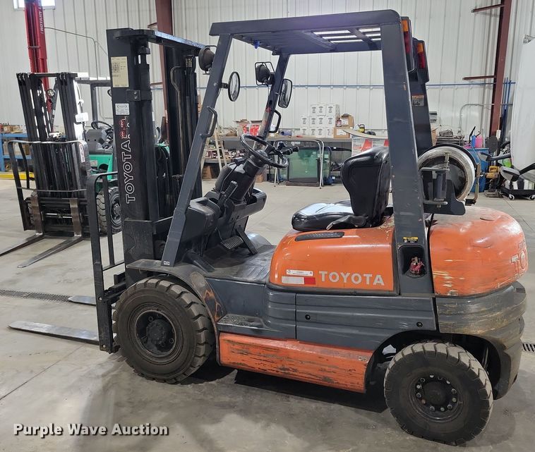 image for item OH9507 1998 Toyota  426FGU20 forklift