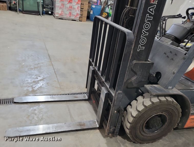 image for item OH9507 1998 Toyota  426FGU20 forklift