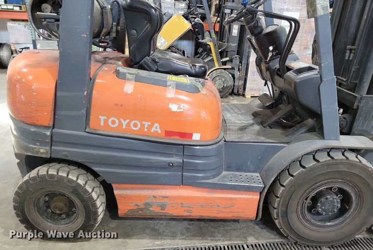 image for item OH9507 1998 Toyota  426FGU20 forklift