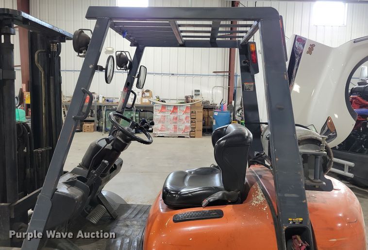 image for item OH9507 1998 Toyota  426FGU20 forklift