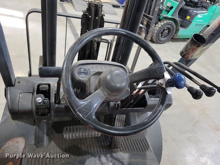 image for item OH9507 1998 Toyota  426FGU20 forklift