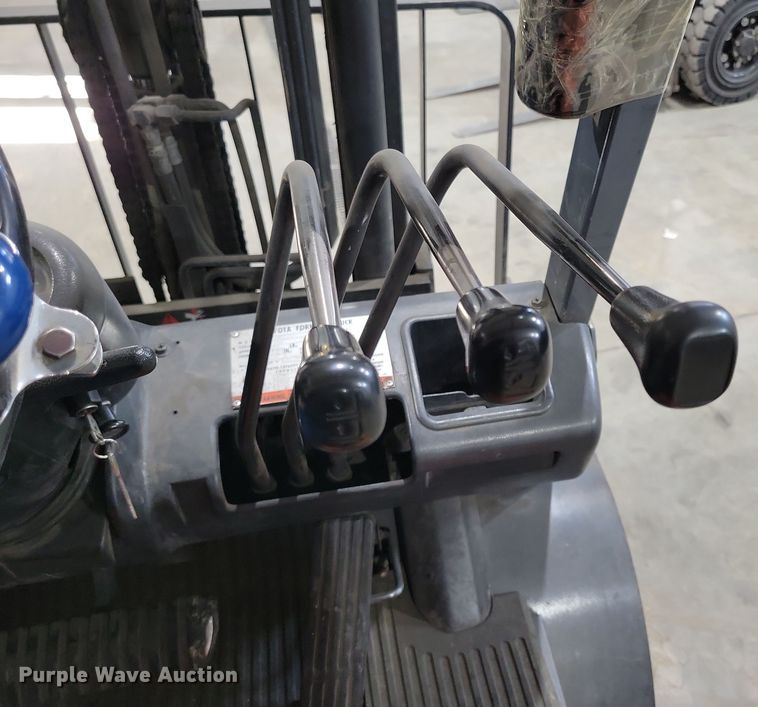 image for item OH9507 1998 Toyota  426FGU20 forklift