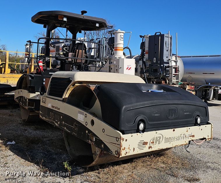 image for item OJ9143 2005 Ingersoll Rand DD-118HF double drum vibratory roller