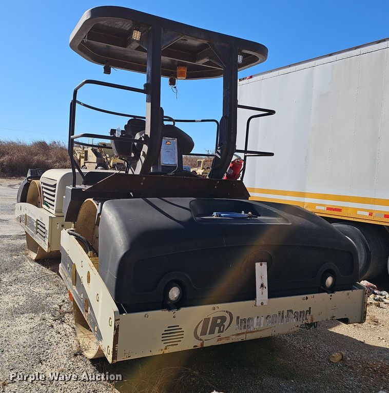 image for item OJ9143 2005 Ingersoll Rand DD-118HF double drum vibratory roller