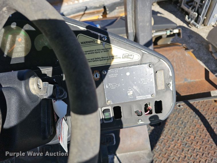 image for item OJ9143 2005 Ingersoll Rand DD-118HF double drum vibratory roller