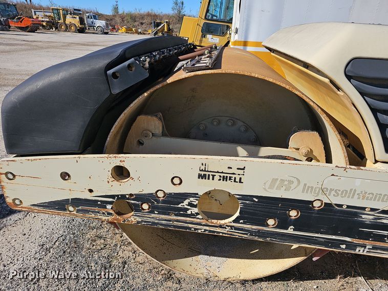 image for item OJ9143 2005 Ingersoll Rand DD-118HF double drum vibratory roller