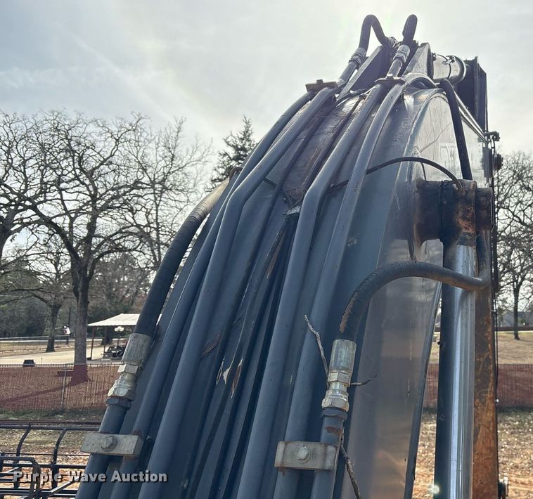 image for item OK9500 2007 John Deere 270D LC excavator