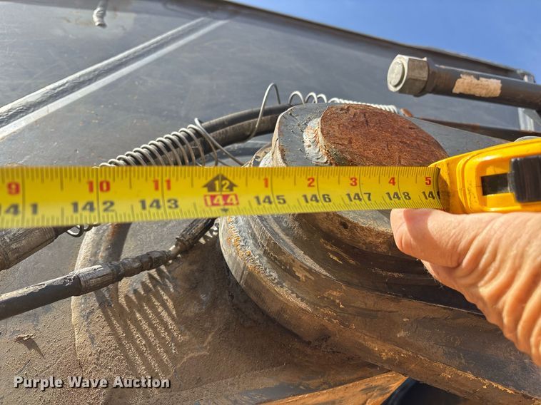 image for item OK9500 2007 John Deere 270D LC excavator