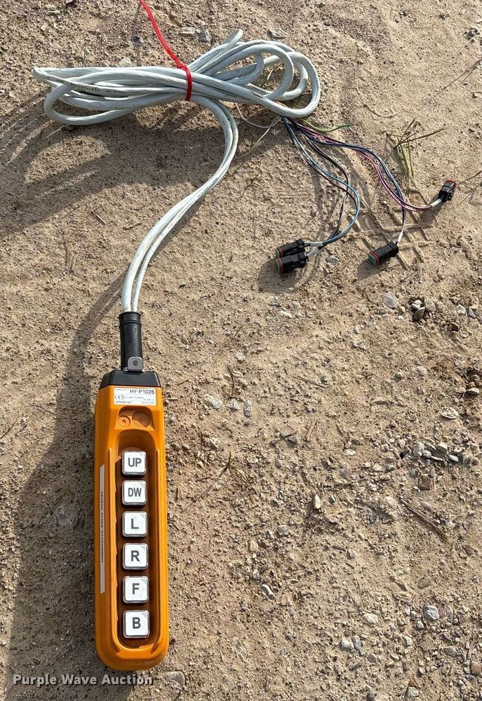 image for item OK9501 2023 Landhonor GM-12-96W skid steer grader