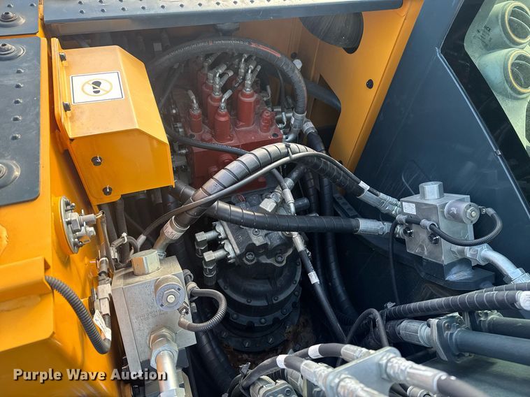 image for item YA0160 2022 Hyundai HX210AL excavator