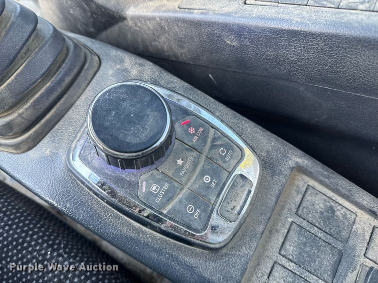 image for item YA0160 2022 Hyundai HX210AL excavator