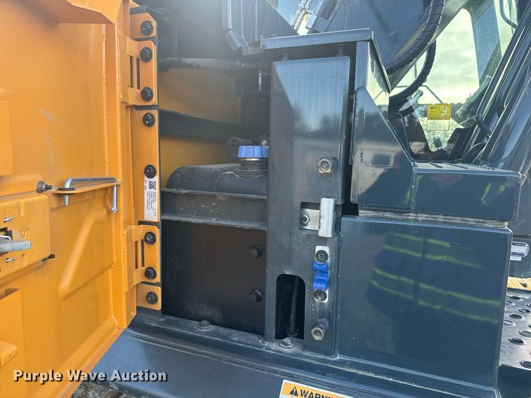 image for item YA0160 2022 Hyundai HX210AL excavator