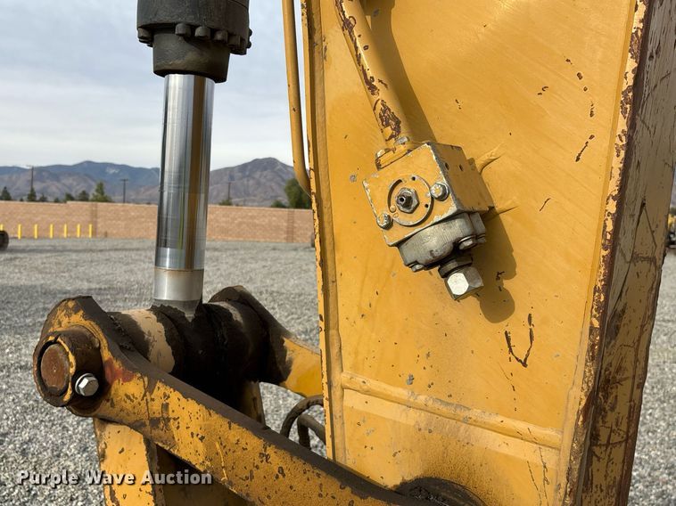 image for item YA0166 2013 Caterpillar 328D LCR excavator