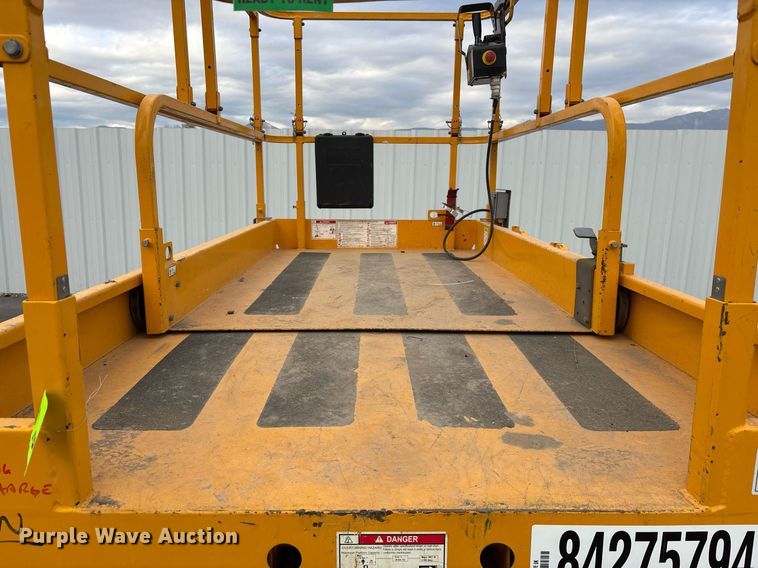 image for item YA0177 2018 Haulotte 3947 E scissor lift