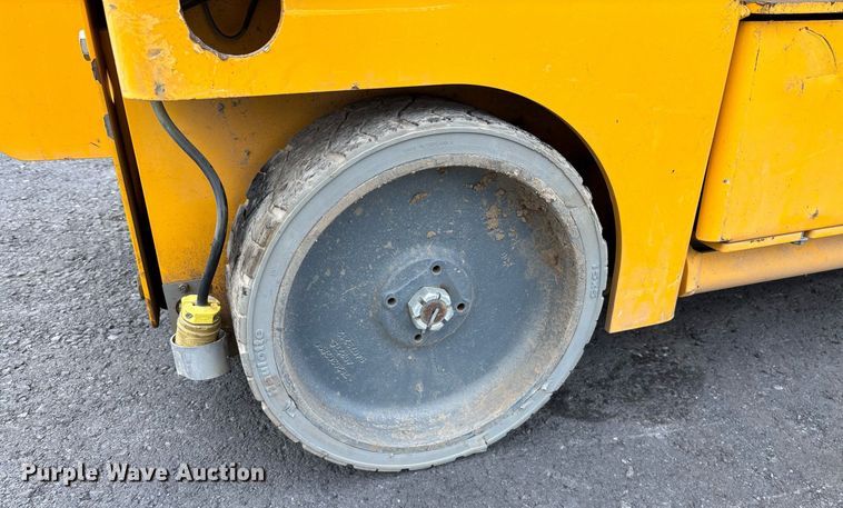 image for item YA0177 2018 Haulotte 3947 E scissor lift