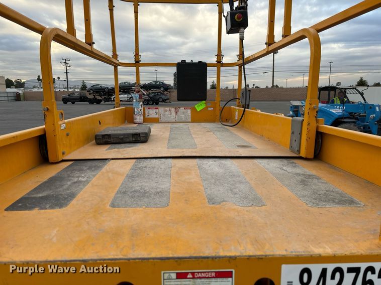 image for item YA0178 2018 Haulotte 3947 E scissor lift