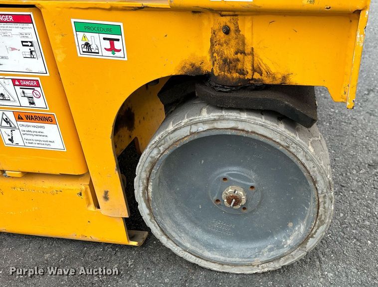 image for item YA0178 2018 Haulotte 3947 E scissor lift