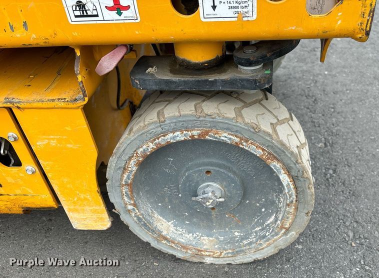 image for item YA0183 2018 Haulotte 1931E scissor lift