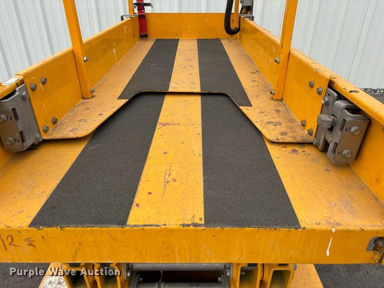 image for item YA0185 2018 Haulotte 1931E scissor lift