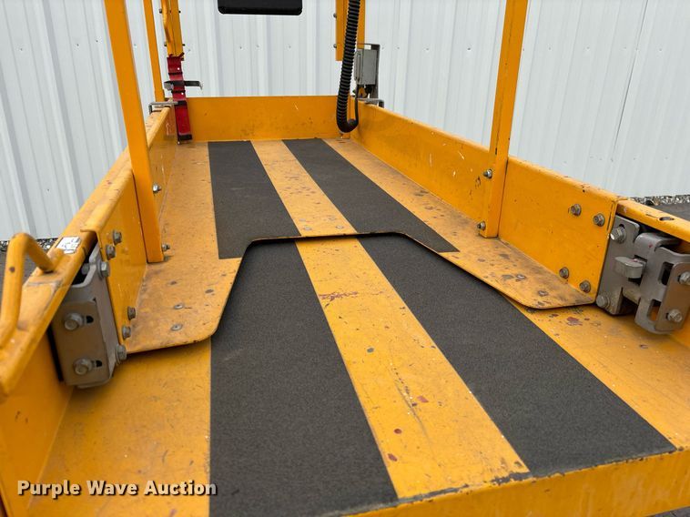 image for item YA0185 2018 Haulotte 1931E scissor lift