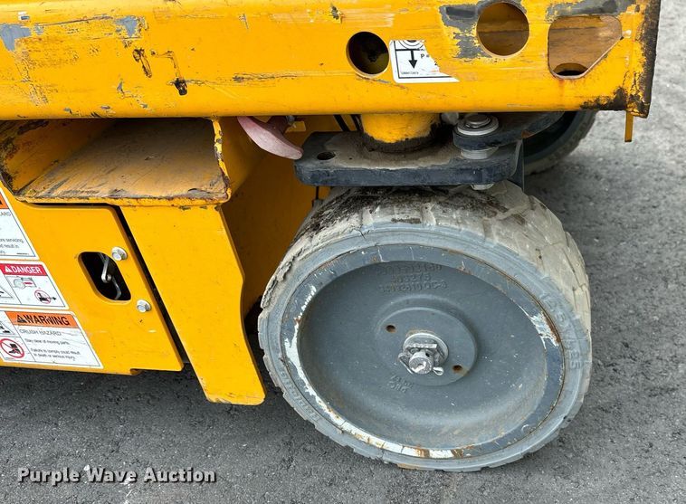 image for item YA0185 2018 Haulotte 1931E scissor lift