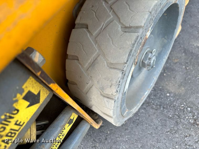 image for item YA0185 2018 Haulotte 1931E scissor lift