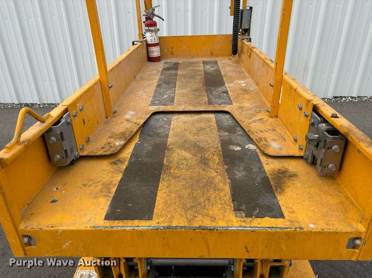 image for item YA0186 2018 Haulotte 1931E scissor lift