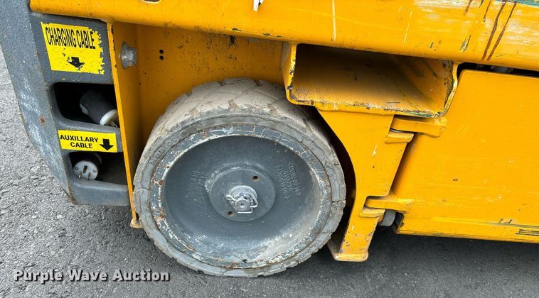 image for item YA0186 2018 Haulotte 1931E scissor lift