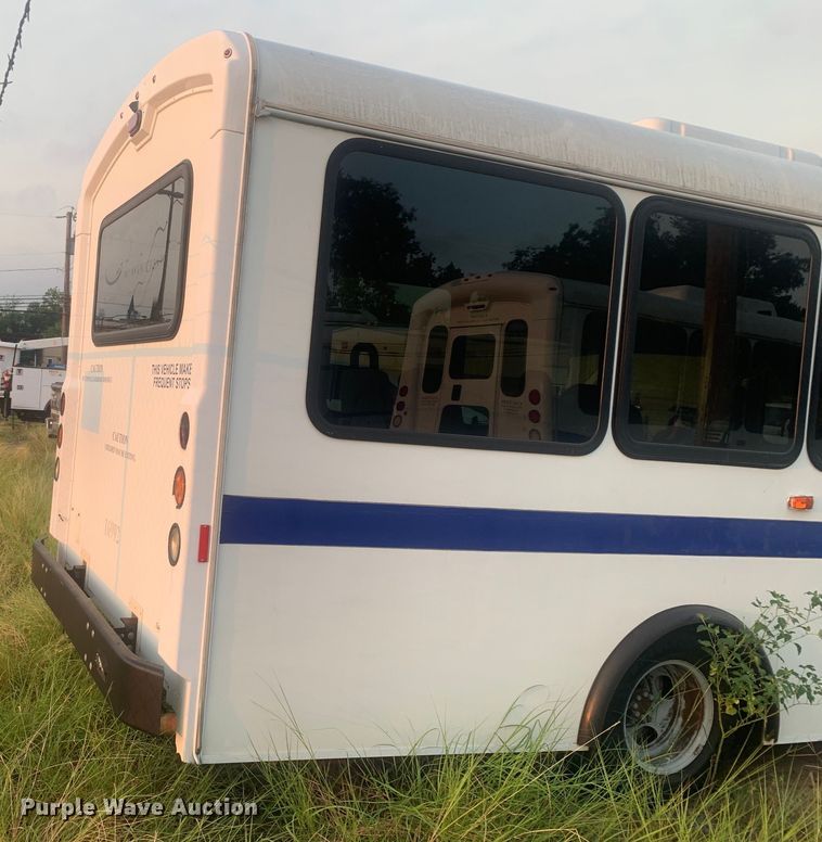 image for item DM1765 2016 Chevrolet  4500 shuttle bus