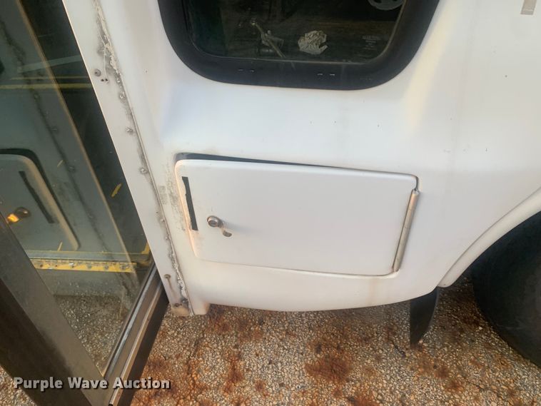 image for item DM1765 2016 Chevrolet  4500 shuttle bus