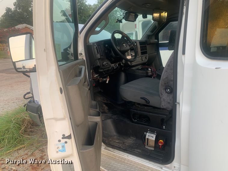 image for item DM1765 2016 Chevrolet  4500 shuttle bus