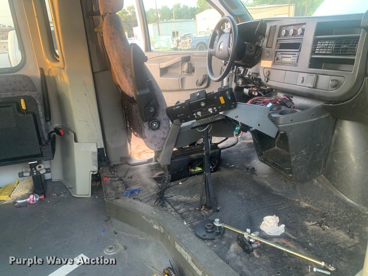 image for item DM1765 2016 Chevrolet  4500 shuttle bus