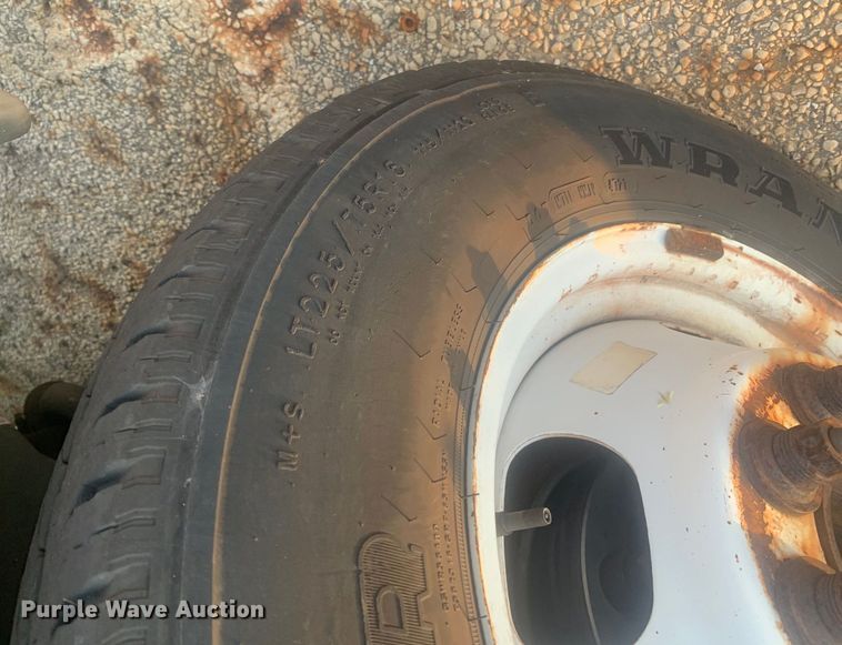 image for item DM1765 2016 Chevrolet  4500 shuttle bus