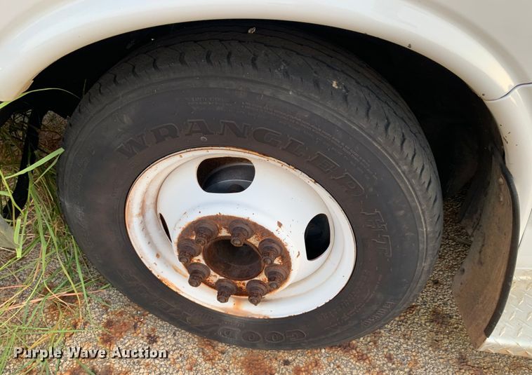 image for item DM1765 2016 Chevrolet  4500 shuttle bus