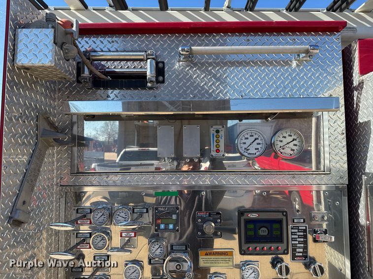 image for item DM5517 2000 Pierce ladder fire truck