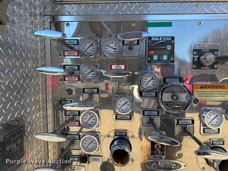 image for item DM5517 2000 Pierce ladder fire truck