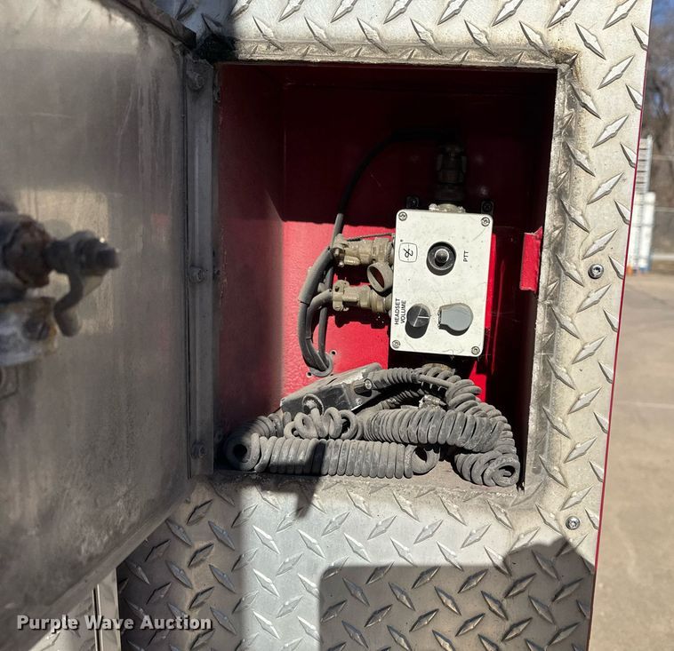 image for item DM5517 2000 Pierce ladder fire truck