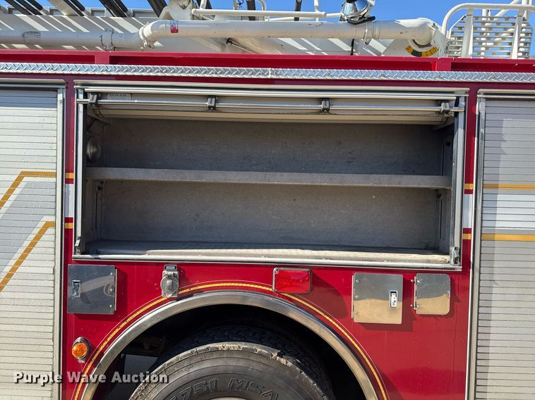 image for item DM5517 2000 Pierce ladder fire truck