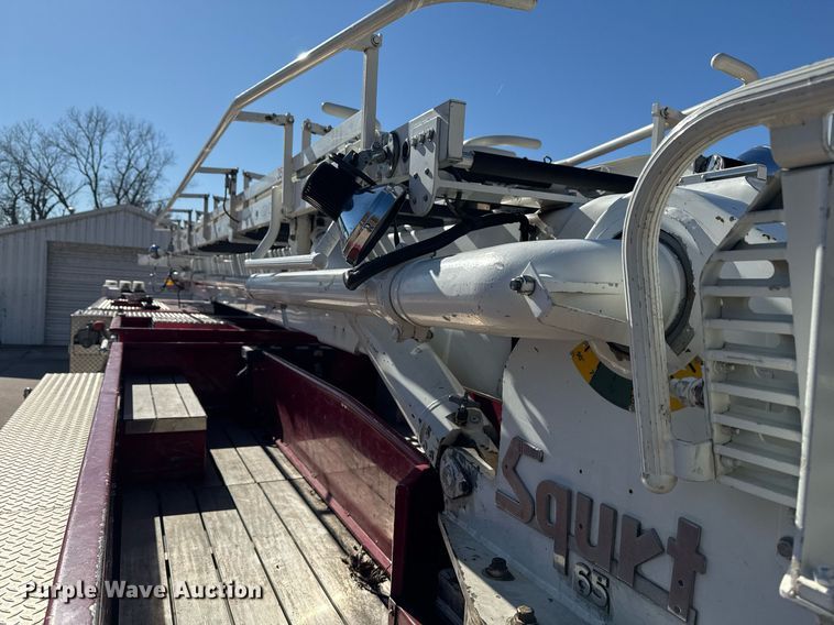 image for item DM5517 2000 Pierce ladder fire truck