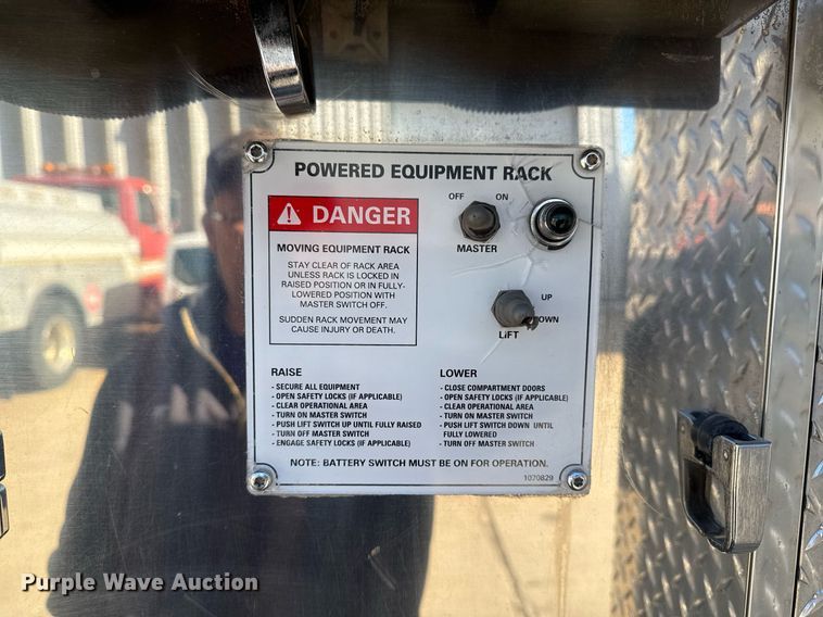 image for item DM5517 2000 Pierce ladder fire truck