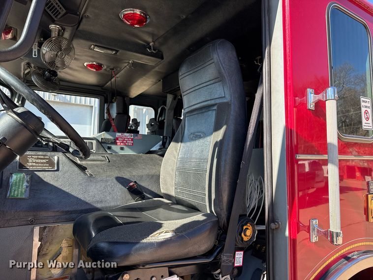 image for item DM5517 2000 Pierce ladder fire truck