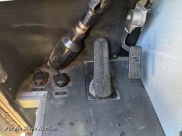 image for item DM5517 2000 Pierce ladder fire truck