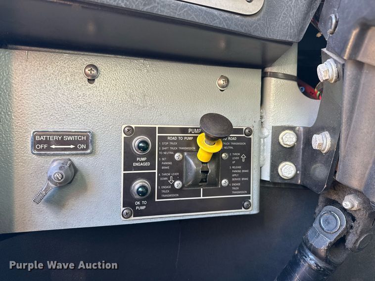 image for item DM5517 2000 Pierce ladder fire truck