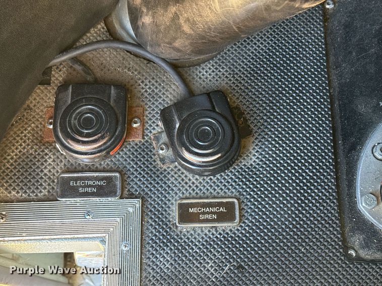 image for item DM5517 2000 Pierce ladder fire truck