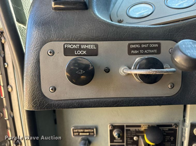 image for item DM5517 2000 Pierce ladder fire truck