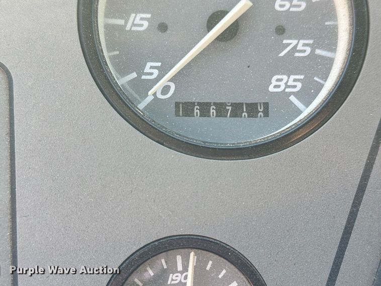 image for item DM5517 2000 Pierce ladder fire truck