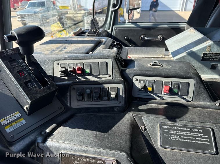 image for item DM5517 2000 Pierce ladder fire truck