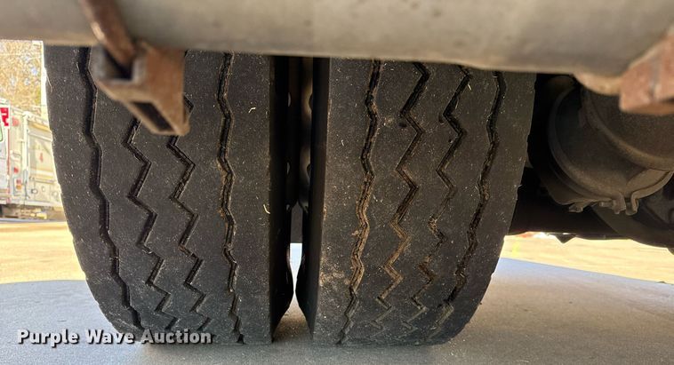 image for item DM5517 2000 Pierce ladder fire truck