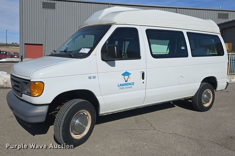 image for item DO7729 2006 Ford E350 Super Duty handicap accessible van
