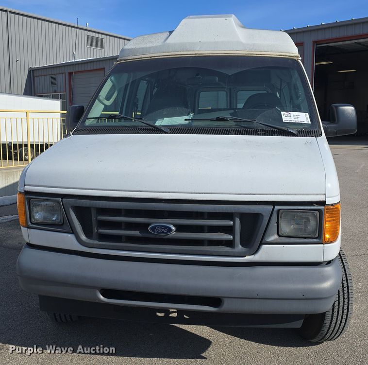 image for item DO7729 2006 Ford E350 Super Duty handicap accessible van
